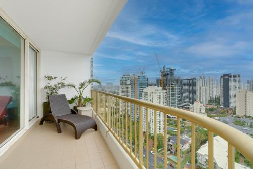 Stylish 1BR Beachside Escape - Heart of Gold Coast in 主海灘