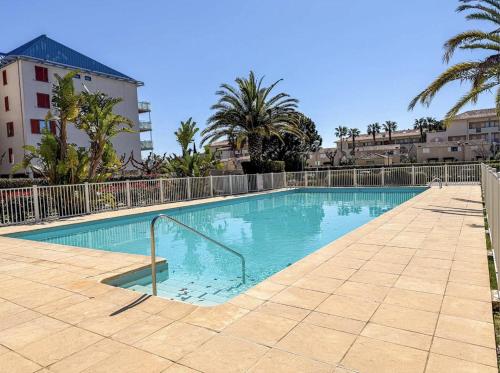 Studio cabine 4 personnes,copropriété avec Piscine