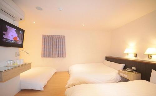 Family Room image 6