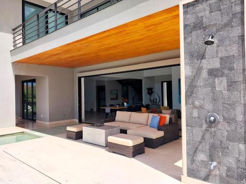 陽台/露台, Casa de Iluminacion - Gorgeous 5-BR oceanview Villa with private infinity Pool in 布拉希利托