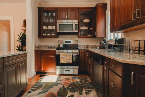 ห้องครัว, Samaya House Cozy 2BR 2 Baths Downtown Orl in มิดทาวน์