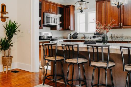 ห้องครัว, Samaya House Cozy 2BR 2 Baths Downtown Orl in มิดทาวน์