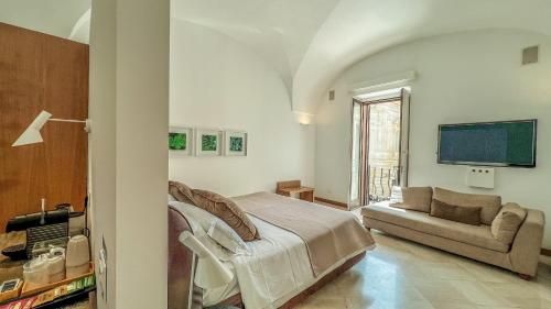 Santacroce Luxury Rooms - image 5