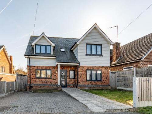 Pass the Keys Hawkwell Hideaway Large 4 bedroom Home Hockley