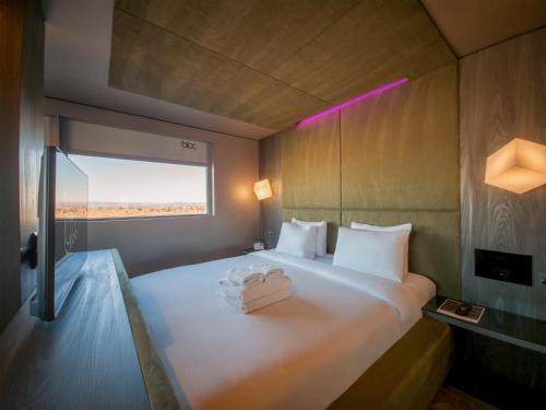 Bloc Hotel London Gatwick Airport - image 4