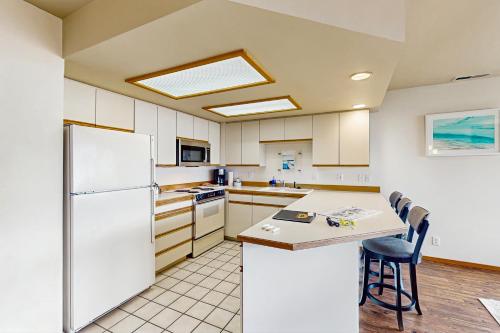 Lake Chelan Shores: Lakeside Luxury #19-5