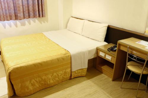 Standard Double Room image 2