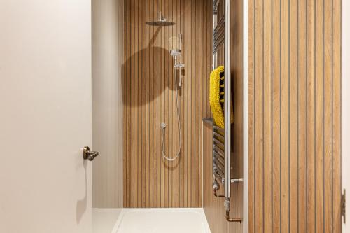 Chelsea House - image 8