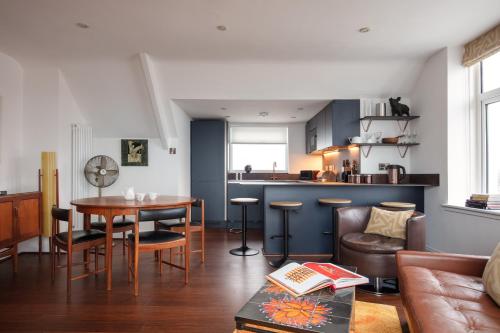 Chelsea House - image 11