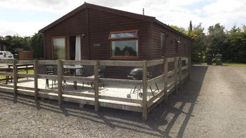 3 bedroom lodge- Sleeps 6- Avonvale Holiday Lodge gîte à louer Offenham