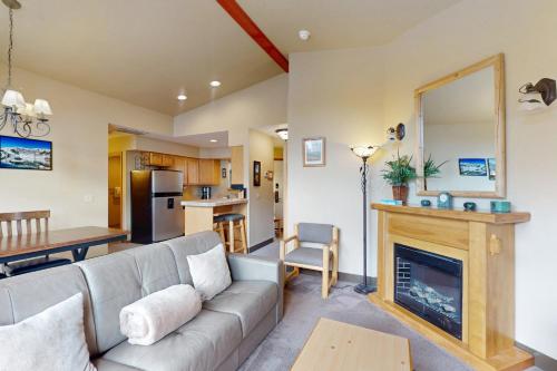 Icicle Village Resort 508: Alpine Aurora