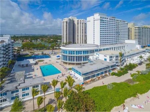 Castle Beach Club Apartments Castle Beach Club Apartments is conveniently located in the popular Mid Beach area. Featuring a satisfying list of amenities, guests will find their stay at the property a comfortable one. Service-min