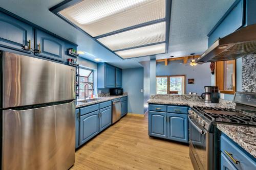 Family Hiker’s Haven: Forested 3BR Pets