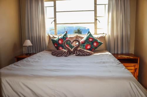 2 twin beds, 1 sofa bed