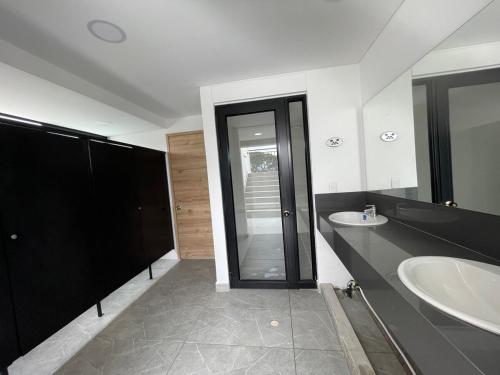One-Bedroom Apartment image 3