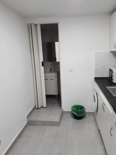 precioso apartamento moderno cerca del carrefour rosaleda 5