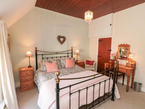 Chapel Cottage Scarborough - image 10