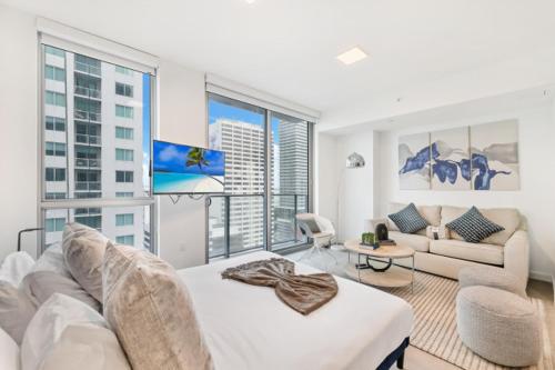 Modern Luxe Studio in Downtown Miami with Rooftop Pool and Gym