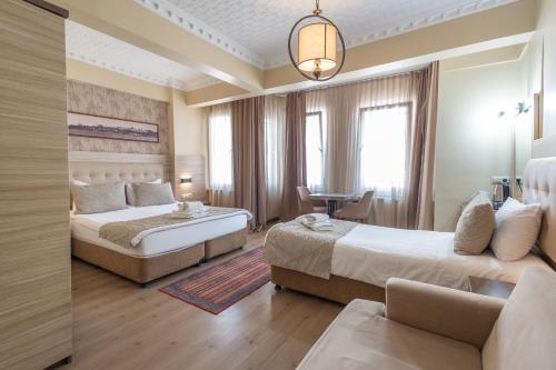 Family Room with Side Sea View image 10
