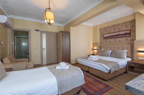 Family Room with Side Sea View room in Sultanahmet Inn Hotel