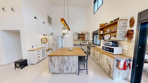 Faciliteter, The Galilee Flame duplex in Shlomi