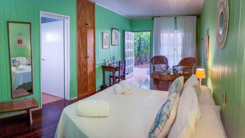 Deluxe Double Room image 6