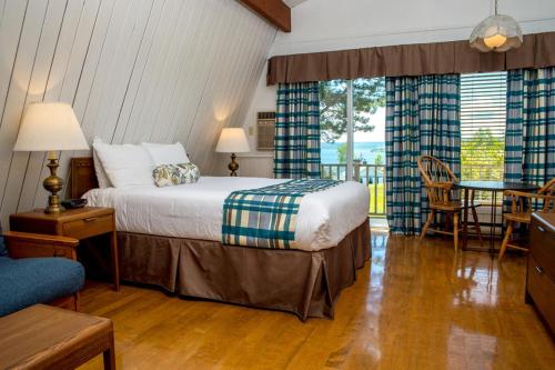 Silver Dart Lodge Located in Baddeck Town Center, Silver Dart Lodge is a perfect starting point from which to explore Baddeck (NS). The property has everything you need for a comfortable stay. Service-minded staff will
