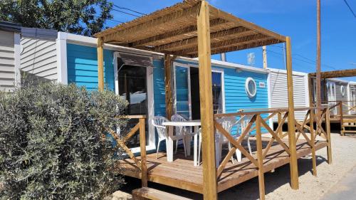 2 bedrooms, 5 beds