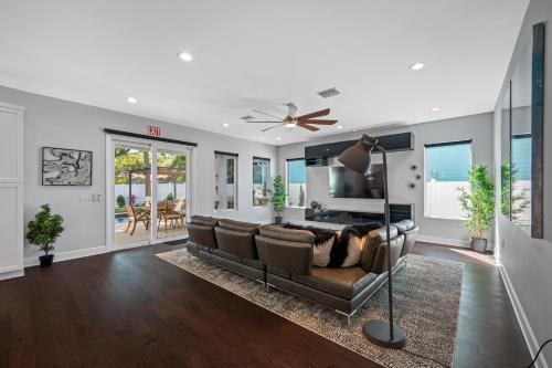 NEW-Luxury Tampa Home with Pool, Jacuzzi & Amenities in Tampa, USA