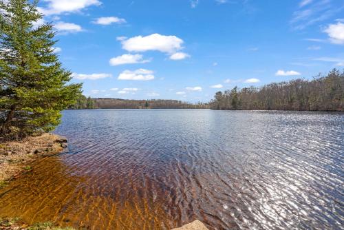 . 15 to Foxwoods, 20 Mohegan Lake & Casino Escape