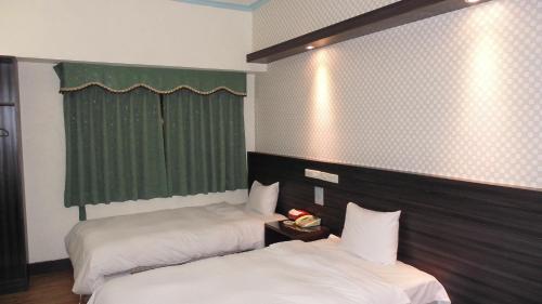 room detail thumbnail 2