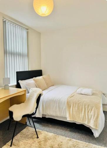 Room 4 Shared House in L6, Liverpool (photo 9)