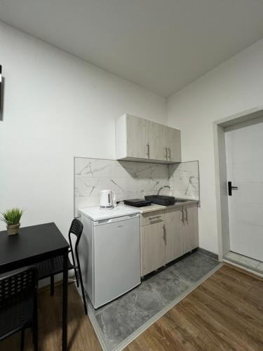 virtuve, Apartmani Ćosić - Kuršumlijska banja (Apartmani Cosic - Kursumlijska banja) in Kursumlija