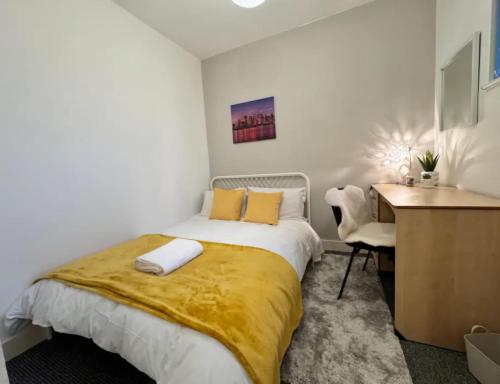 Room 5 Shared House in L6, Liverpool