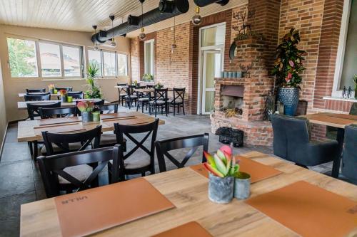 阳台/露台, Villa Potôň 2023 (Villa Poton 2023) in 奥雷奇奥瓦博顿