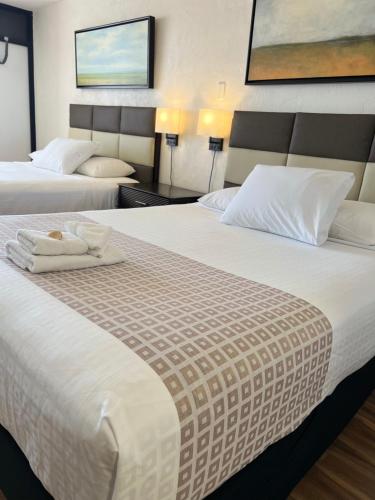Standard Queen Room with Two Queen Beds room in Flamingo Inn Beachfront - Daytona Beach