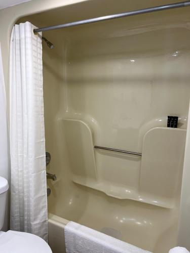 Standard Queen Room with Two Queen Beds image 10