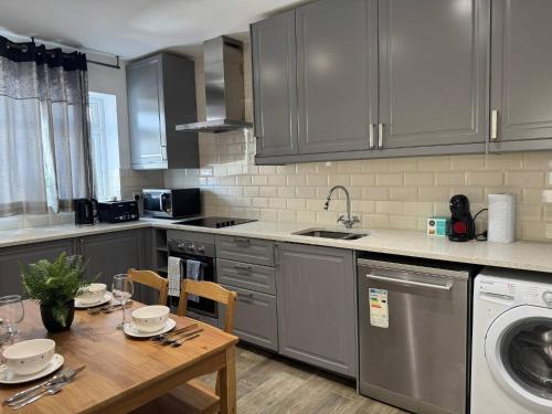 Beautiful 2 Bed Apartment Cricklewood - image 6