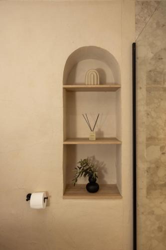 Old Town Olive Studio Apartment - Tap to explore photos