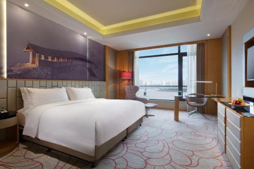 Deluxe King Room with River or Park View