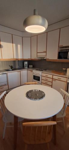 ห้องครัว, Tilava huoneisto saunalla in เรามา