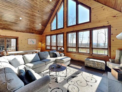 Water & Mountain Retreat, McHenry