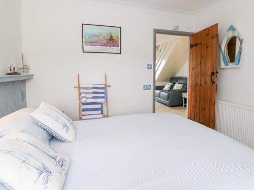 5 The Coach House - image 7
