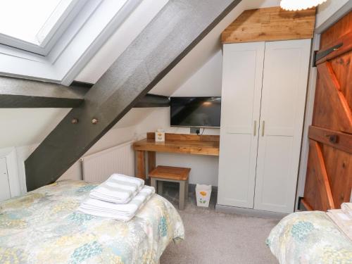 5 The Coach House - image 11