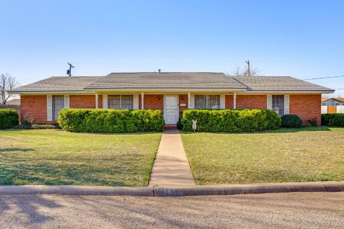 Family Friendly: Peaceful Home in Stamford!