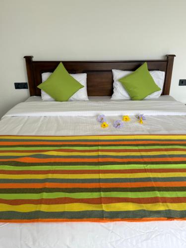 1 king bed, 2 twin beds