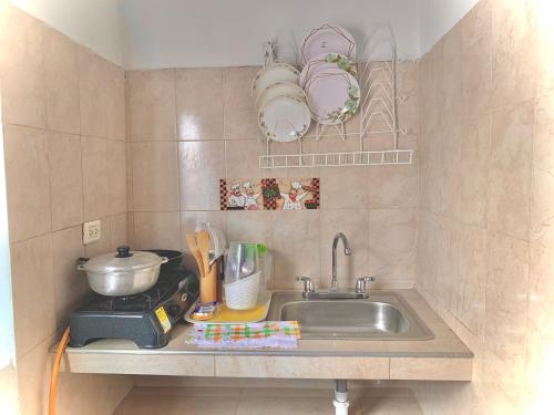 Kitchen, Hostal La FLora in Papayal