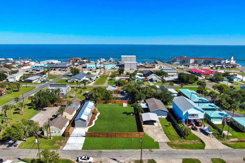 2 Blocks From Aransas Bay Family Home with Patio! in Fulton (TX)