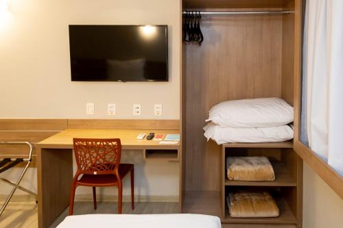 Standard Double Room image 5