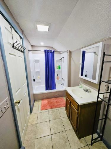 Nice room near Whole Foods, Brown University with shared bathroom and kitchen in Providence, USA